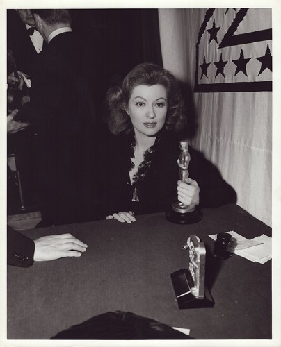 Greer garson holds her plaster - garson,